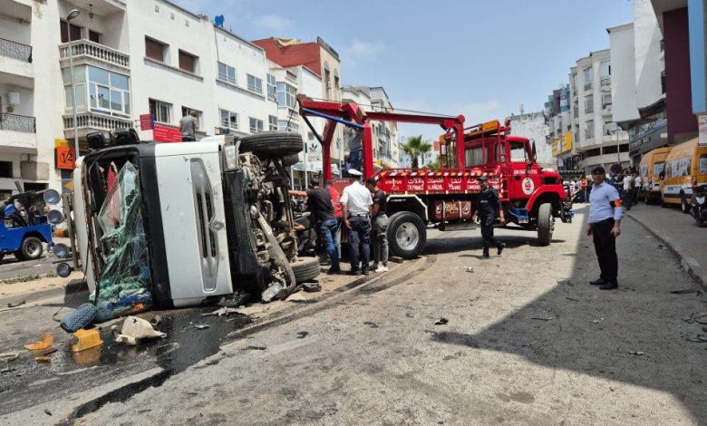 حادث خطير بالبيضاء.. شاحنة تدهس سيارات وتسقط عددا من الضحايا -فيديو