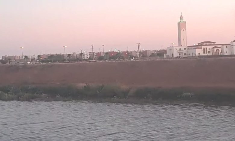 “الواد الحار” يخترق الأحياء السكنية في برشيد و المجلس الجماعي في سبات عميق