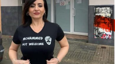 برشلونة.. زعيمة “بوكس” بطراسة تستغل الانتخابات لنشر الكراهية بصورة مهينة