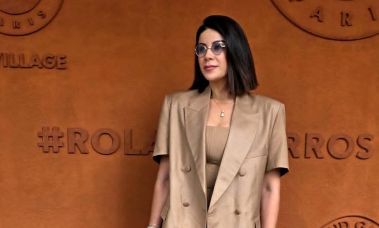 ليلى الحديوي تخطف الأنظار بتوقيع مفاجئ من” كارلوس ألكاراز “في رولان غاروس