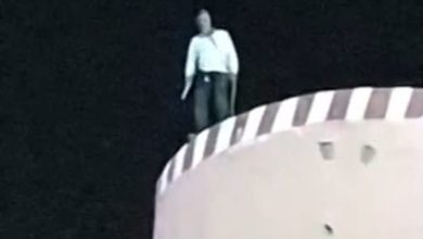 عاجل.. الأربعيني المعتصم فوق خزان مياه بأولاد يوسف يرمي بنفسه بعد مقاومة عنيفة للدرك(صور)