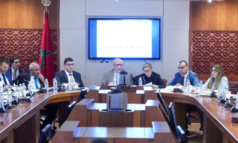 بعد اجتماع دام 7 ساعات…لجنة برلمانية تصوت على إعادة تنظيم المجلس الوطني للصحافة