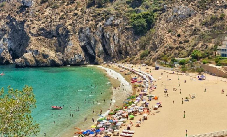 لماذا تغيب شواطئ الحسيمة عن “اللواء الأزرق”؟