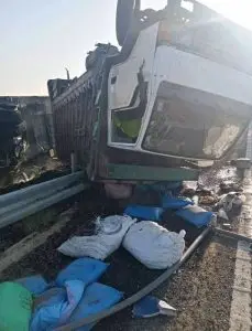 مصرع شخص وإصابة 3 آخرين في حادث مأساوي على الطريق السيار بين جرسيف وتاوريرت (صور)