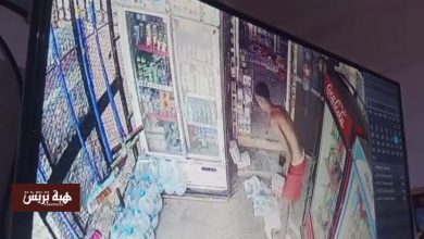 خطير.. هجوم شخص على محل لبيع المواد الغذائية بتمنصورت (صورة)