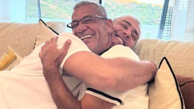 لقاء خاص يجمع سعد لمجرد بمصطفى الآغا وعناق حار يجسد قوة الصداقة