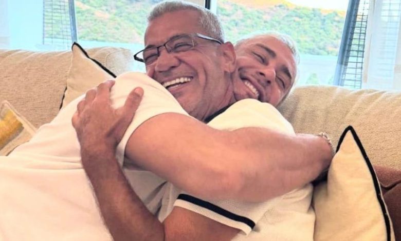 لقاء خاص يجمع سعد لمجرد بمصطفى الآغا وعناق حار يجسد قوة الصداقة