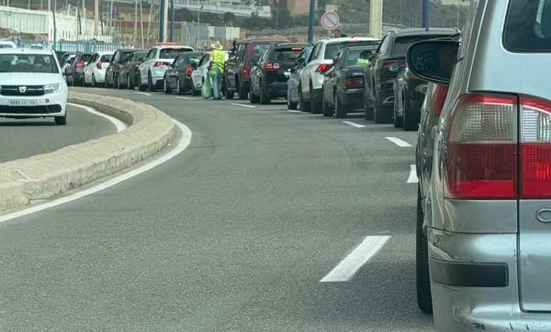 معبر سبتة المحتلة.. الجالية المغربية تواجه ظروفاً صعبة في رحلة العبور إلى الوطن
